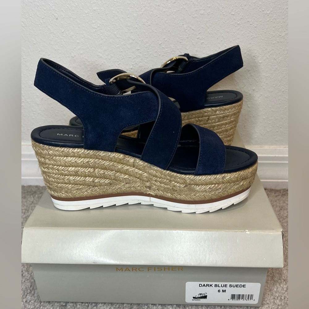 NWT Marc Fisher Blue Suede Wedge Sandala